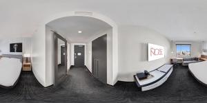 Gallery image of The Rose Chicago, Tapestry Collection By Hilton in Rosemont