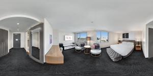 Gallery image of The Rose Chicago, Tapestry Collection By Hilton in Rosemont