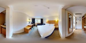 Gallery image of Holiday Inn Edinburgh Zoo by IHG in Edinburgh
