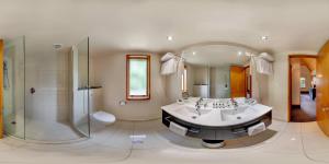 Gallery image of Distinction Te Anau Hotel & Villas in Te Anau