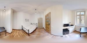 Gallery image of roomspoznan pl - Apartamenty i Pokoje Półwiejska 20 - 24h self check-in in Poznań