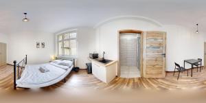 Gallery image of roomspoznan pl - Apartamenty i Pokoje Półwiejska 20 - 24h self check-in in Poznań