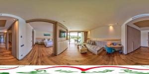Foto dalla galleria di Weinegg Wellviva Resort ad Appiano sulla Strada del Vino