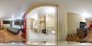 Gallery image of Econo Lodge Inn & Suites I-35 at Shawnee Mission in Overland Park