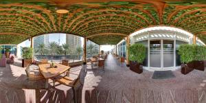 Gallery image of Mövenpick Hotel Jumeirah Lakes Towers Dubai in Dubai