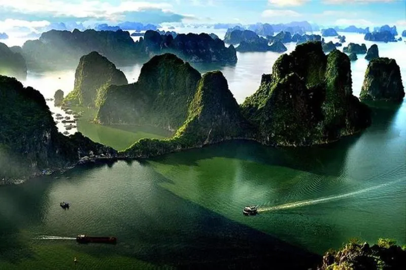 Ha Long Bay Day Tour from Hanoi with Kayaking, Swimming and Lunch