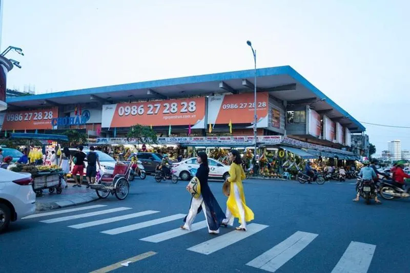 Featured tour with 4 reviews: Highlights of Da Nang City & shopping at Han Market