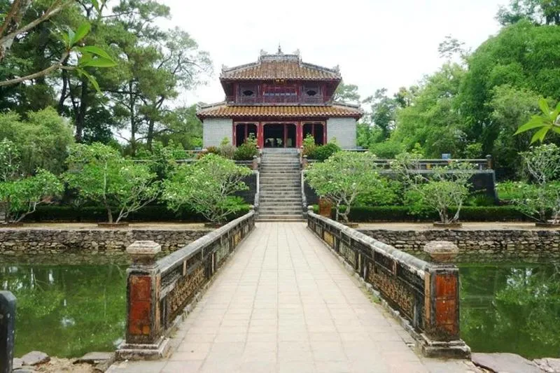 Hue Private Guided Tour: 5 Must-See Places | Half-Day Trip 5h