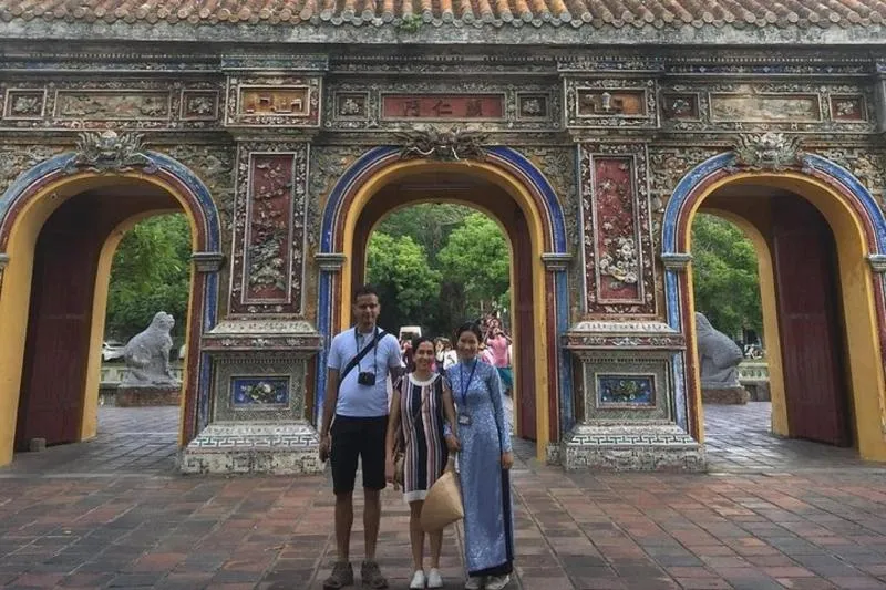 Luxury Tour: 3-Hours Hue Imperial Walking Tour with Guide