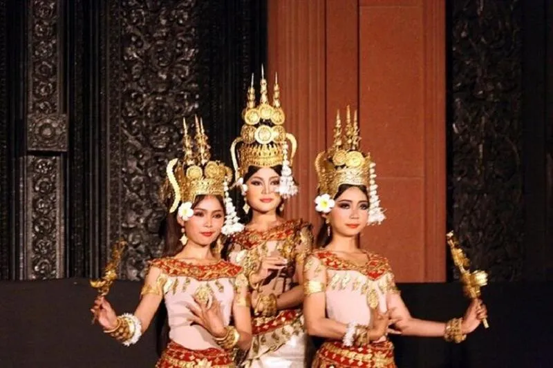 Quick Escape: Siem Reap: Apsara Dance Show & Dinner with Tuk-Tuk Transfers