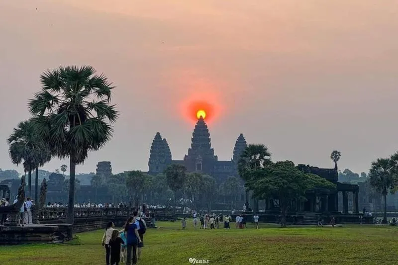 Featured tour with 3 reviews: Private Angkor Sunrise Guided Tour