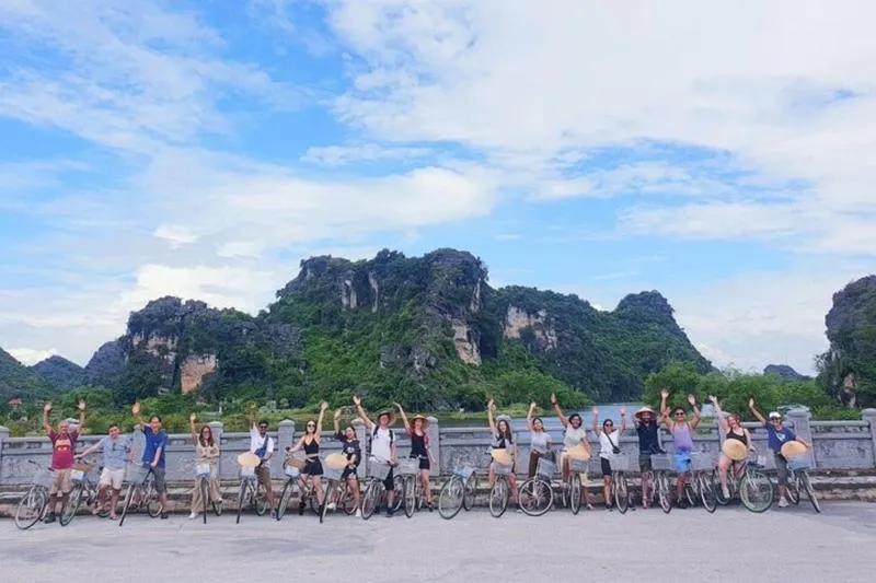 Highlight Ninh Binh Full Day Tour Tam Coc Boat, Mua Cave, Hoa Lu