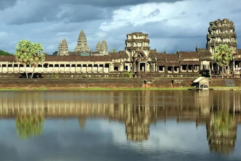 Average tour price for Tonle Sap in Cambodia around 70 USD Average tour price for Tonle Sap in Cambodia around 70 USD