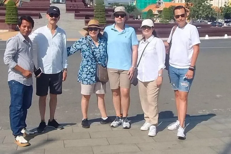 1 Day Trip: 10 Stop Phnom Penh Tour by Tuk-Tuk, includes S21 & Killing Fields