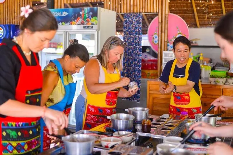 Duration range for Food Tours in Thailand from 20 minutes to 270 hours Duration range for Food Tours in Thailand from 20 minutes to 270 hours