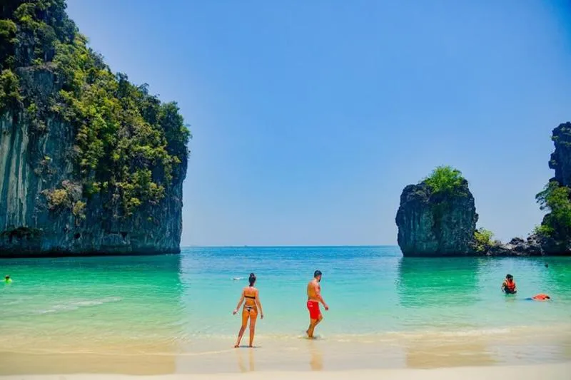 1 Day Trip: Snorkel and Beach Tour to Hong Islands from Krabi