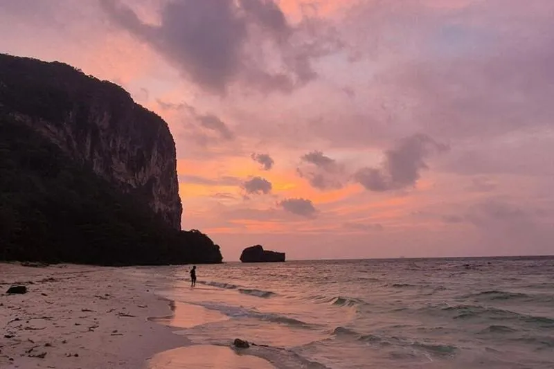 Best rated tour for 7 Islands from Krabi with an average score of 4.5 Best rated tour for 7 Islands from Krabi with an average score of 4.5