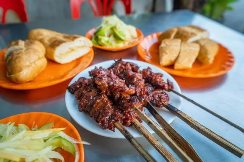 Featured tour with 7 reviews: Siem Reap Evening Foodie Vespa Tour / Tuk Tuk Available