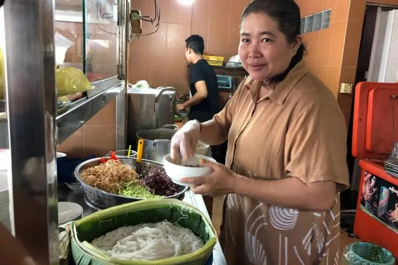 Featured tour with 5 reviews: Phnom Penh Night Food Tour by Tuktuk-Local Eats& City Highlights