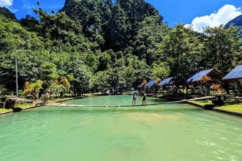 Vang Vieng: Zipline&Cave Tubing&Trekking&Blue Lagoon