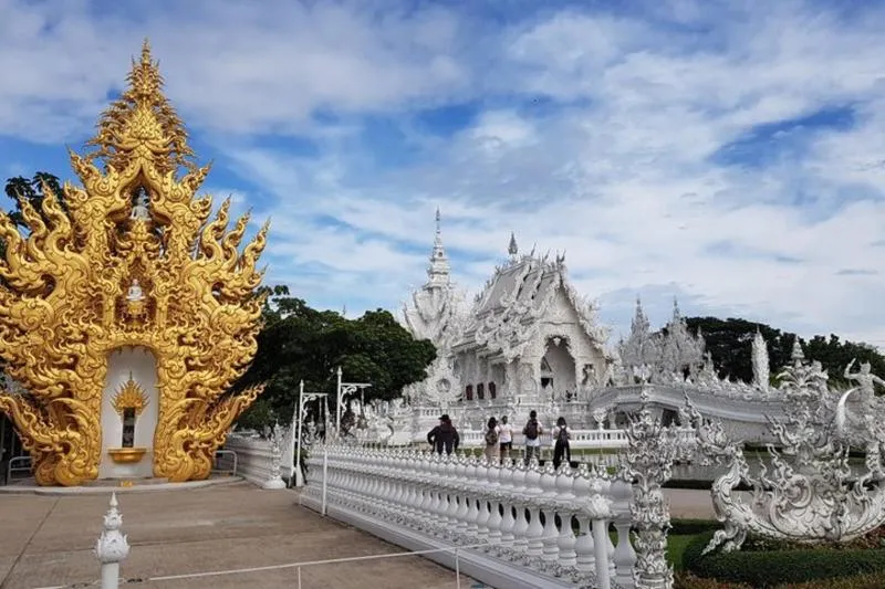1 Day Trip: Chiang Rai 7 Highlights: White & Blue Temple + Lunch